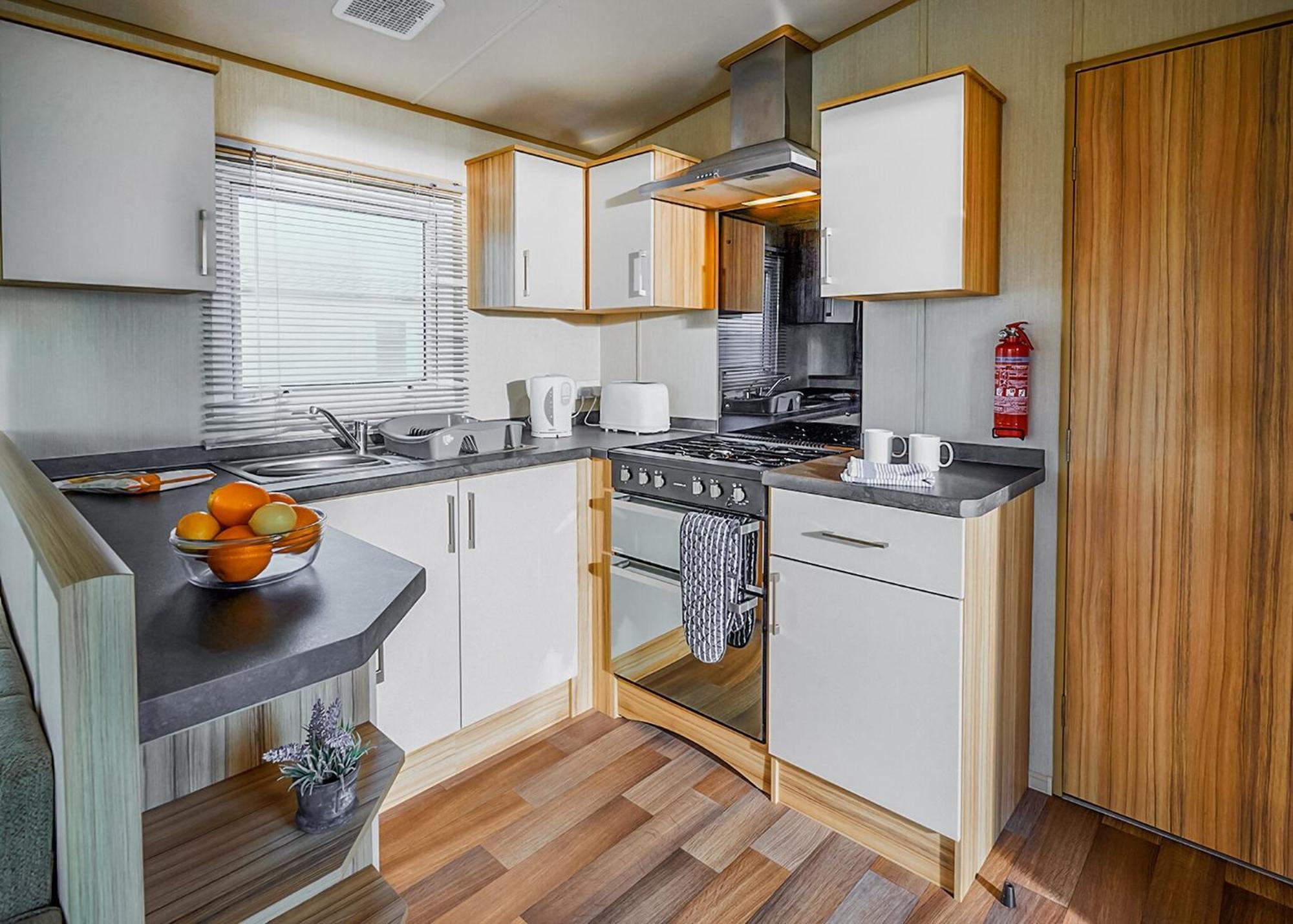 Meadow Lakes Holiday Park St Austell Phòng bức ảnh