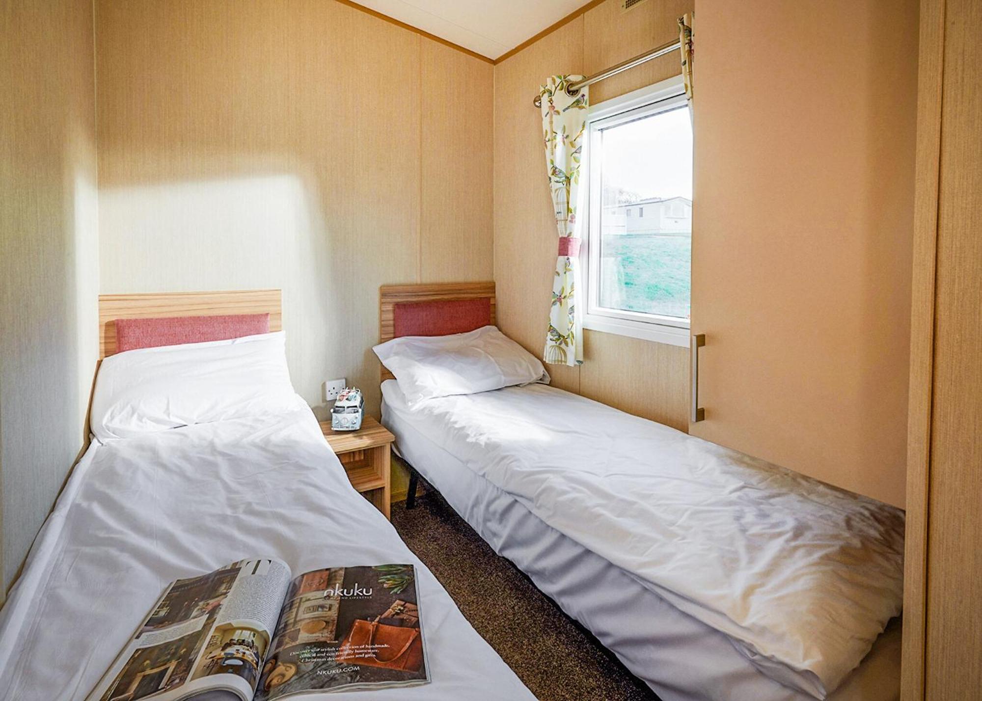 Meadow Lakes Holiday Park St Austell Phòng bức ảnh