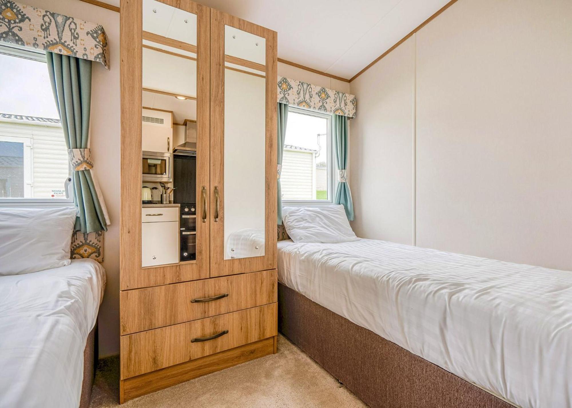 Meadow Lakes Holiday Park St Austell Phòng bức ảnh